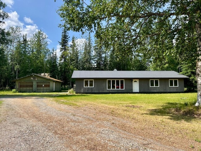 3 Bedroom Home / 2-Car Garage / No Pets - 3 Bedroom Home / 2-Car Garage / No Pets