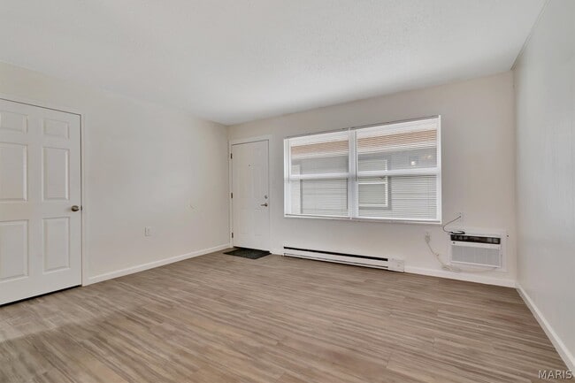 Photo - 119 N 1st St