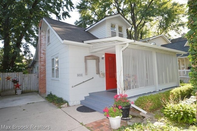 Photo - 932 Humphrey Ave