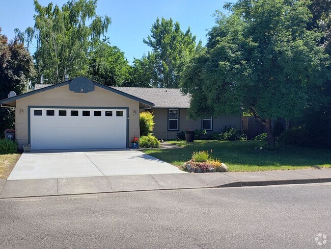 Building Photo - Charming 3-Bedroom, 2-Bath Home in Central...