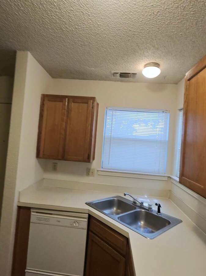 Photo - 107 Vista Way
