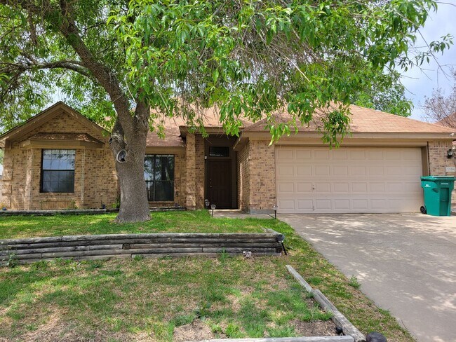 Photo - 3bd/2ba house close to major shopping, res...