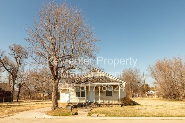 Photo - 3 BED/ 1 BATH IN UP AND COMING NEIGHBORHOOD