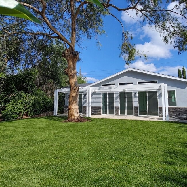 Photo - 319 E Ramona St