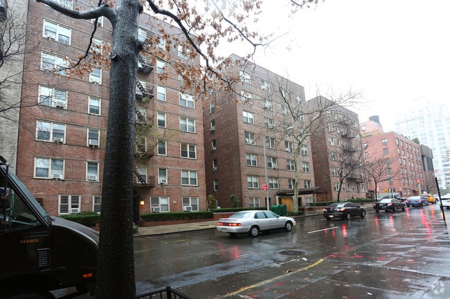 330 E 74th St