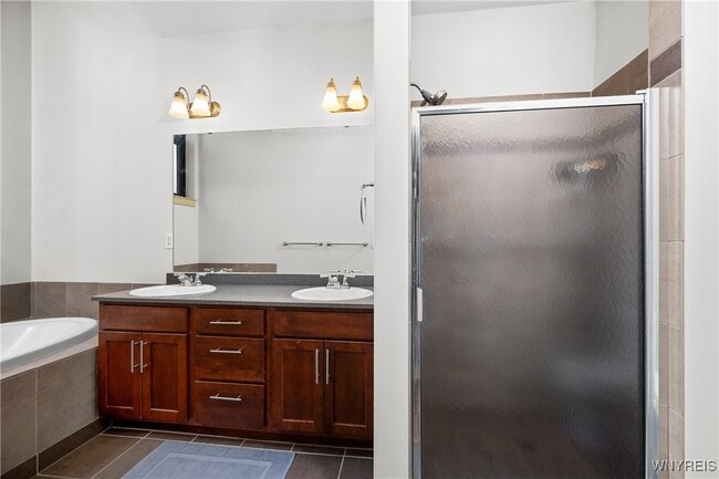 Building Photo - 210 Ellicott St