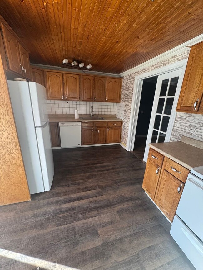 Photo - Beautiful 4 bedroom, 2 bathroom House