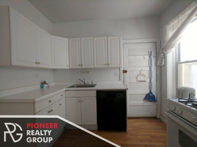 Photo - 4402 N Winchester Ave Unit 29