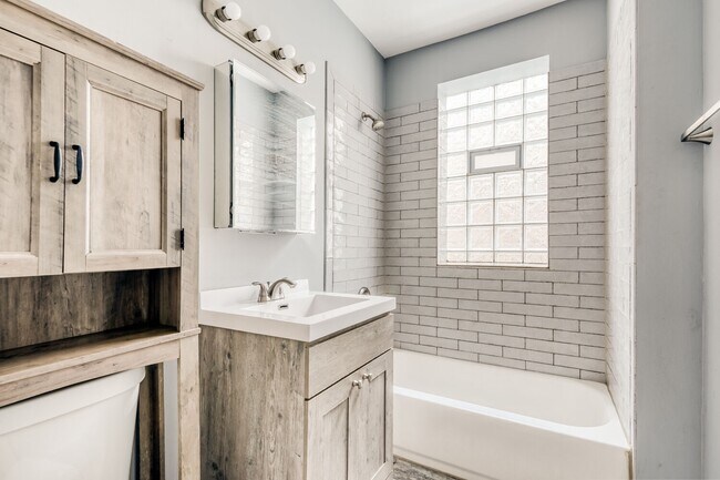 Photo - 111 W 74th St