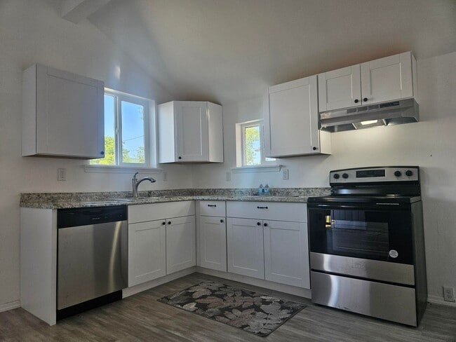 Building Photo - 703 Unit #A Rental