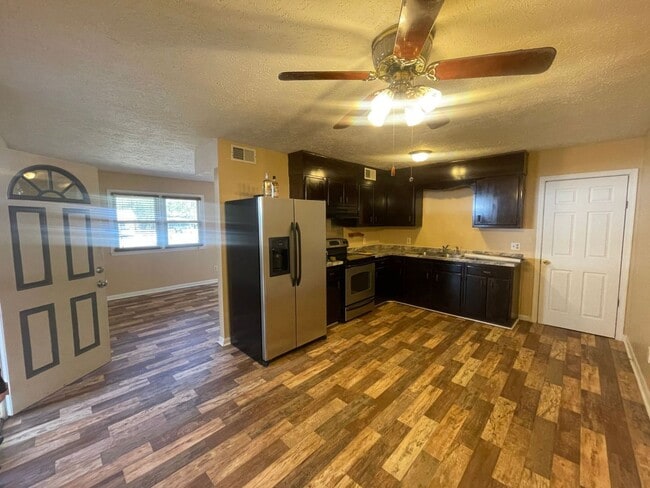 Photo - 917 Johnson St