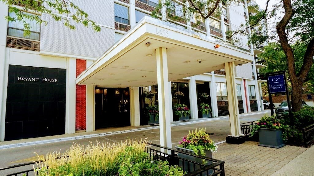 Photo - 1455 N Sandburg Terrace Unit 1907B