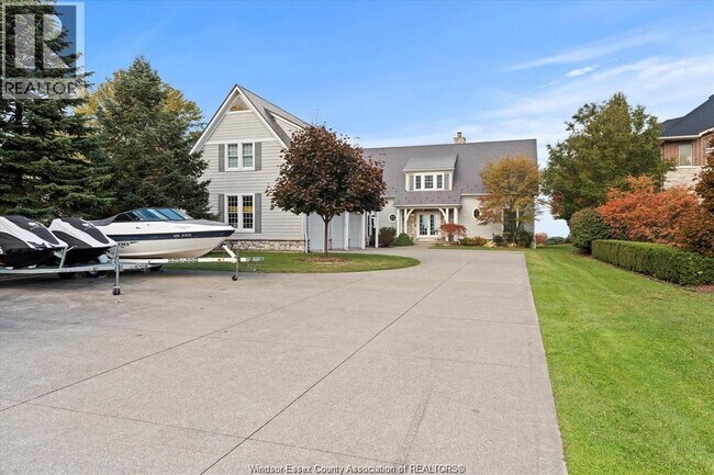 Photo - 1094 Lilydale Ave