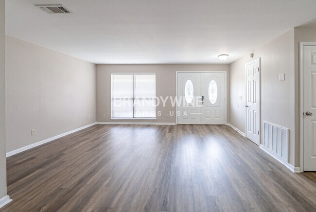Photo - 6623 Kinlock Dr W