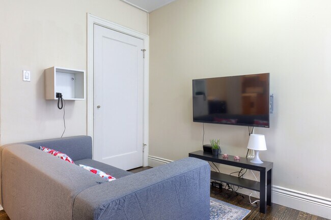 Photo - 935 Jervis St Unit 6