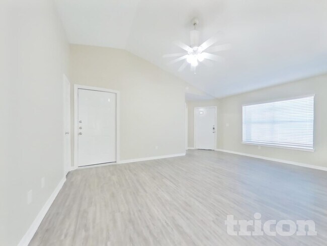 Photo - 3151 Kelling St