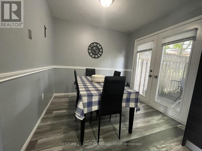 Photo - 70 Chapman Ct