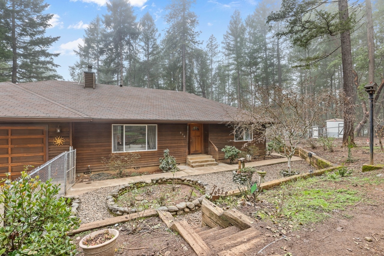 Photo - 372 Thornbrook Dr