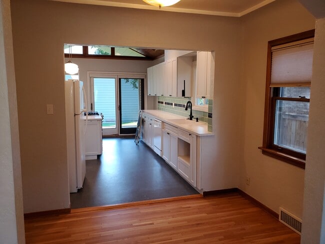 Building Photo - 911 W 19th Ave Rental