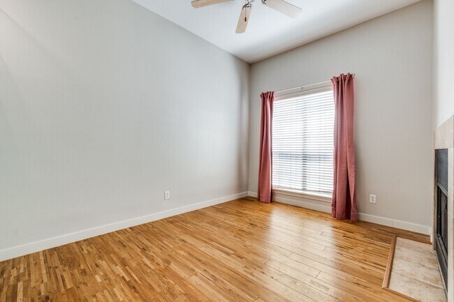 Photo - 3901 Travis St