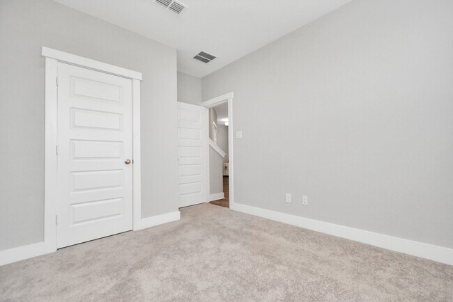 Photo - 713 Strawberry Pines Ct