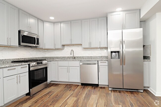 Building Photo - Beautifully Renovated Downtown Basement Ap... Unit Ridge St 909 #B Rental