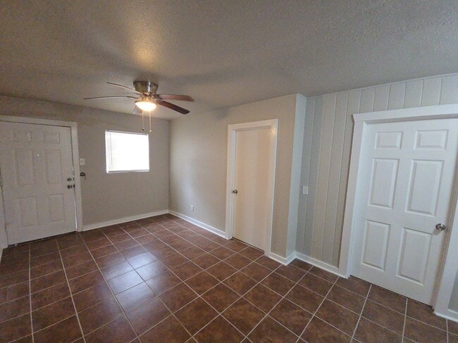 Photo - 3335 Tuam St Unit 1