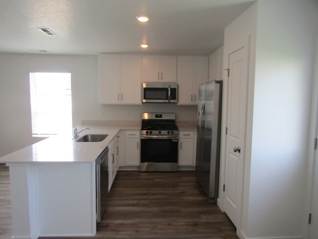 Photo - 329 Persian Ave