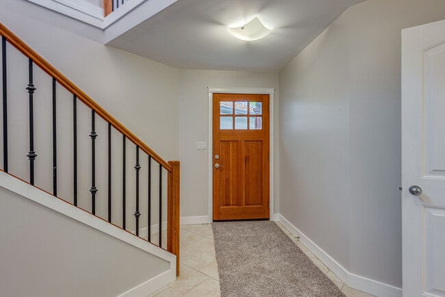 Foyer - 991 Firehall Creek Rd