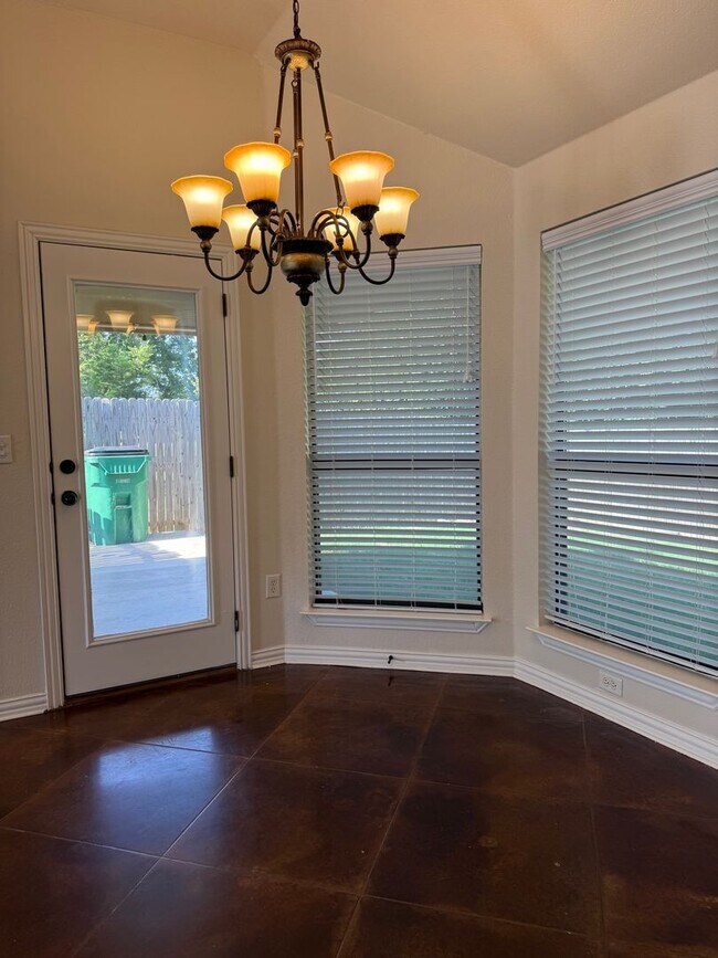 Photo - 330 Jade Ln