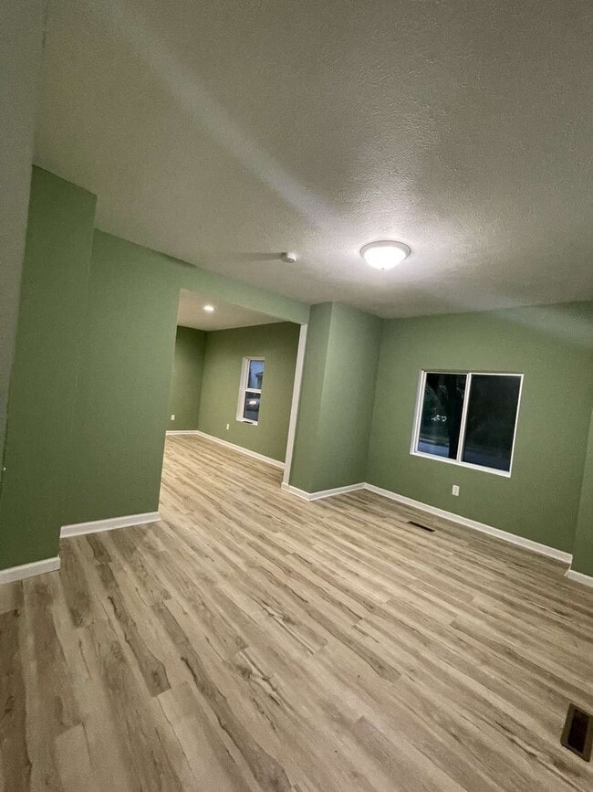 Photo - 752 Diamond Ave