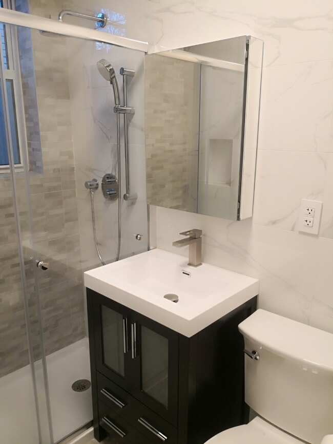 Building Photo - 2551 14th St Unit Apt. 2R