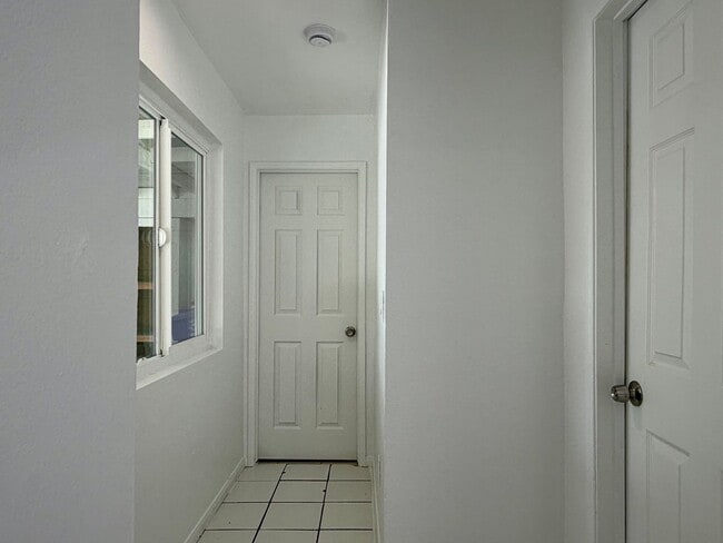 Photo - 4522-24 Unit 4524