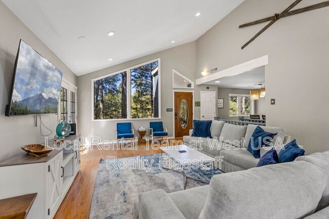 Photo - 1720 N Doral Way