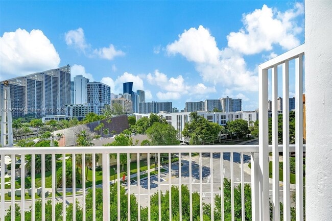 Building Photo - 17800 Atlantic Blvd Unit PH8