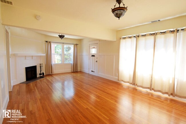 Photo - Cozy 3 Bedroom Near 4th Street - Ready to move in!