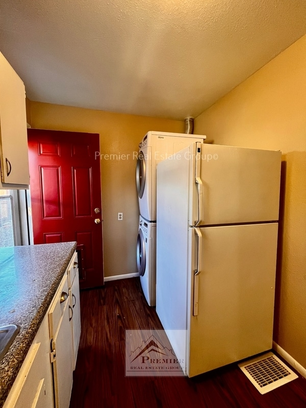 Photo - 218 W Ramona Ave