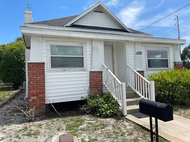 Photo - 1109 Gould St Casa