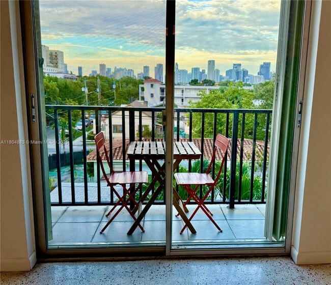 Photo - 1530 SW 2nd St Unidad 401