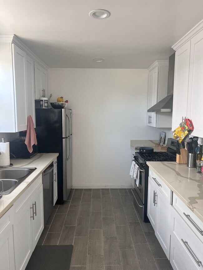 Photo - 2944 Kelton Ave