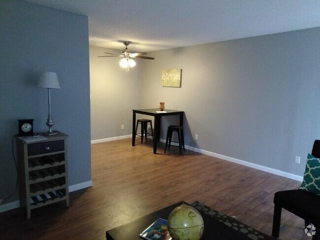 Building Photo - Cherry Creek Schools, 2 bed, 1 bath, 900 s... Rental