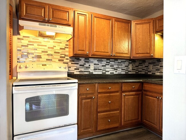 Building Photo - 74 Hamlet Ave Unit 1F