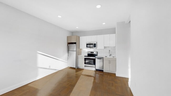 Renovated kitchen - 16-40 Queensberry Street