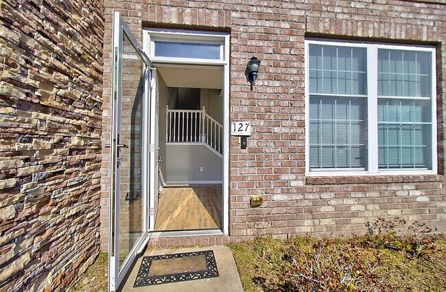 Photo - 127 Davila St