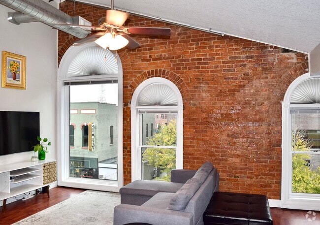 Building Photo - 135 E Prairie Ave Unit 3 Rental