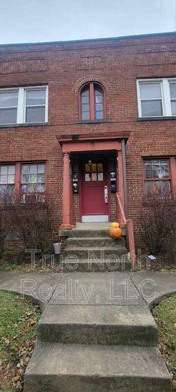 Photo - 1683 1/2 Oak Street