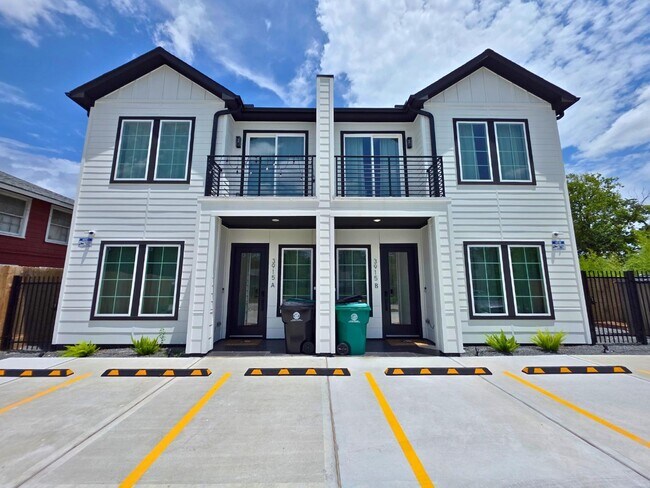 Photo - 3915 Tuam St