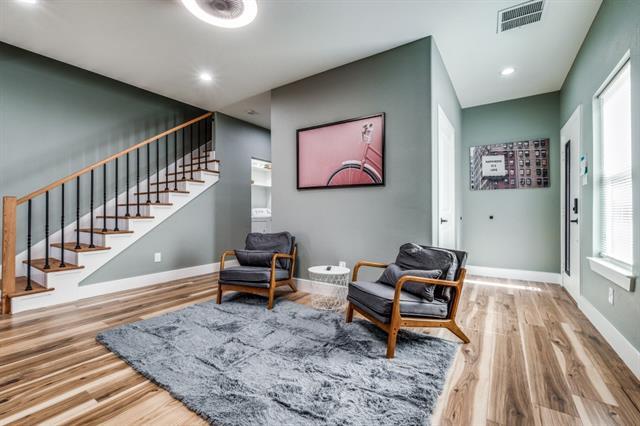 Photo - 4707 Barry Ave