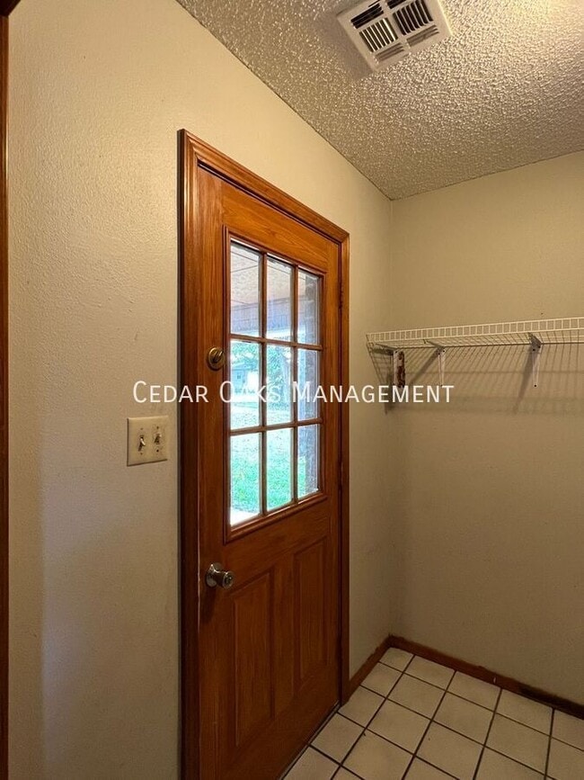 Photo - 300 S Ozark St