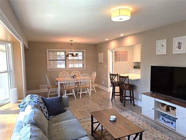 Photo - 2457 Sunset Dr NE